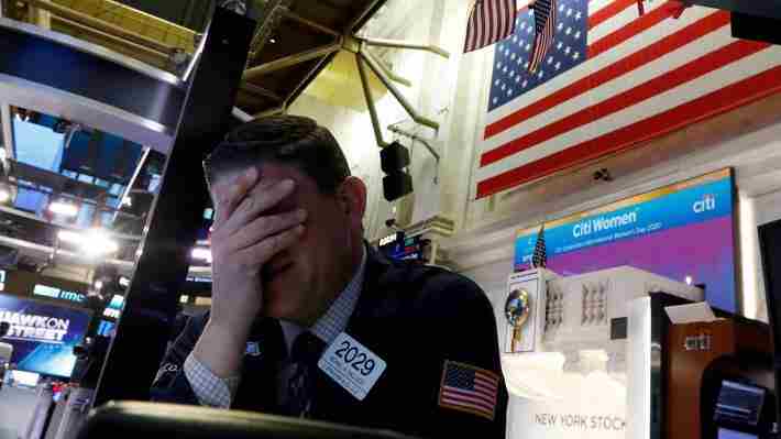 Κατέρρευσε η Wall Street μέσα σε κλίμα πανικού για τον κορονοϊό