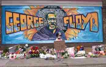 Τοιχογραφία έξι μέτρων στο σημείο που δολοφονήθηκε ο Τζορτζ Φλόιντ