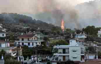Συνεχίζεται η μάχη για τον έλεγχο της πυρκαγιάς στις Κεχριές – Δείτε τη φωτιά σε time-lapse βίντεο