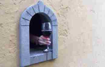 «Buchette del Vino» : Μια παράδοση από την εποχή της μαύρης πανώλης αναβιώνει στην Ιταλία