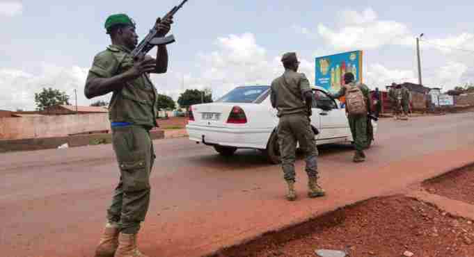 Πραξικόπημα στρατιωτικών και αβεβαιότητα στο Μάλι