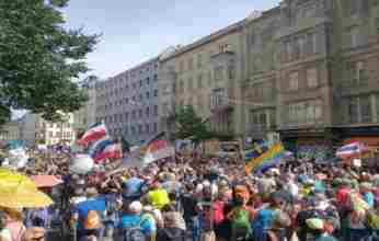 Κατά μάσκας και lockdown χιλιάδες Ευρωπαίοι -Επεισόδια, πρόστιμα και θεωρίες συνωμοσίας
