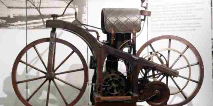 29 Αυγούστου 1885: Ο Gottlieb Daimler πατεντάρει την πρώτη μοτοσικλέτα