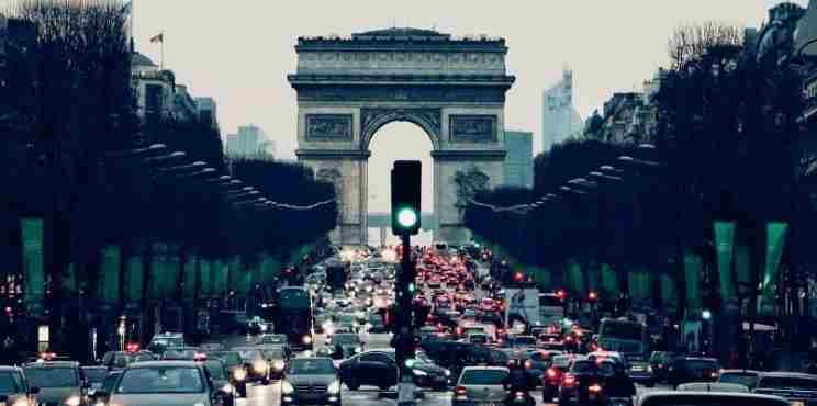 Η Γαλλία ανακοίνωσε ξανά πάνω από 10.000 κρούσματα κορονοϊού σε μία ημέρα