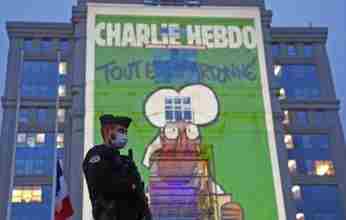 Γαλλία: Σκίτσα του Charlie Hebdo σε κυβερνητικά κτήρια