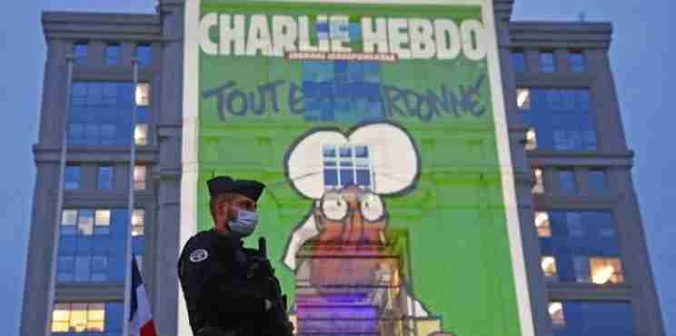Γαλλία: Σκίτσα του Charlie Hebdo σε κυβερνητικά κτήρια