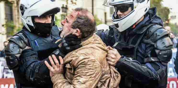 Άθλια επίθεση της αστυνομίας στη διαδήλωση του  ΚΚΕ