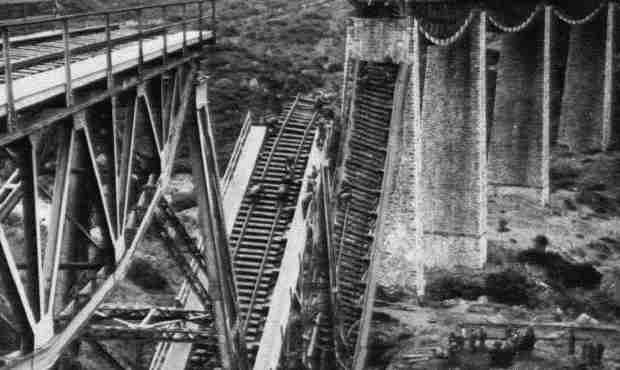 25 Νοεμβρίου 1942: Η ανατίναξη της γέφυρας του Γοργοποτάμου