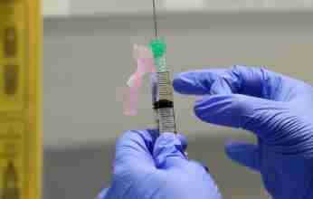 Το πρώτο εμβόλιο «ορόσημο» που μπορεί να προσφέρει 90%  προστασία από τον κορονοϊό