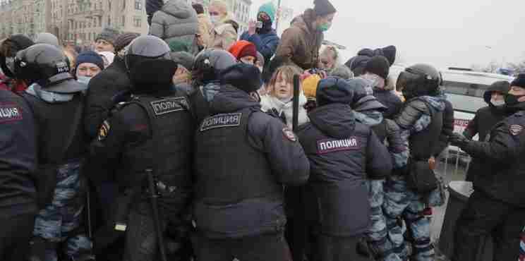 Ρωσία: Χιλιάδες συλλήψεις στις διαδηλώσεις υπέρ του Ναβάλνι (video)