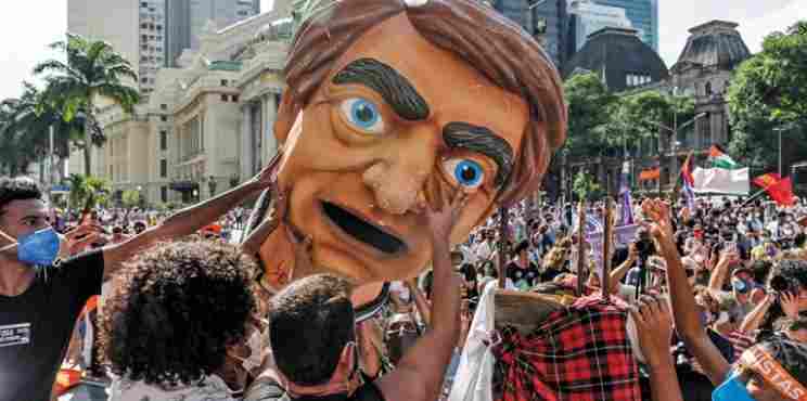 Ντόμινο πολιτικών ανατροπών σαρώνει τη Λατινική Αμερική