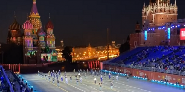 Οι Ρώσοι τίμησαν τον Μίκη στην Κόκκινη Πλατεία