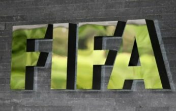 Η FIFA απαγορεύει τον εθνικό ύμνο και τη σημαία της Ρωσίας στους διεθνείς της αγώνες