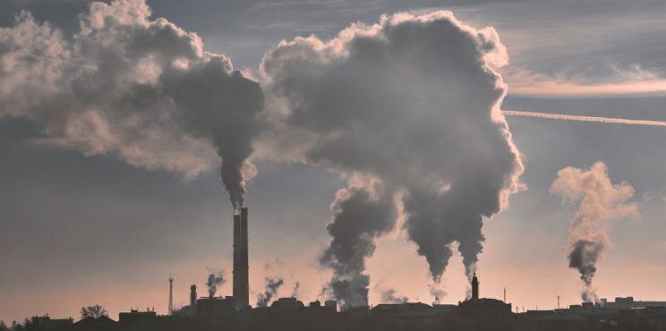 Η ατμοσφαιρική ρύπανση συνδέεται με έναν στους έξι θανάτους παγκοσμίως το 2019