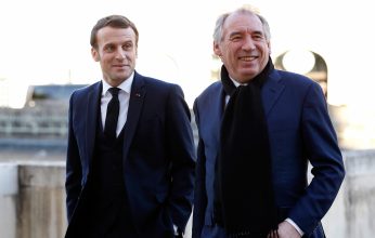 Γαλλία: Κυβερνητική κατάρρευση με φόντο μνήμες «κίτρινων γιλέκων»