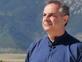 Με μεστό Δελτίο Τύπου ο Δημήτρης Πιστεύος αποδομεί την «πολιτική αμνησία» και την κοπτοραπτική Σταματόπουλου