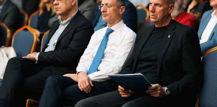 Δείξε μου τον χορηγό σου να σου πω τι κρύβεις