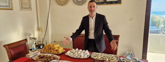 Η Τέχνη του «Γελαστού Ηγεμόνα» και το Τάνγκο της Υποκρισίας