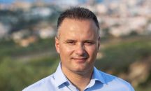 Ξυλόκαστρο: Όταν η Ιστορία γίνεται εργαλείο μικροπολιτικής και το πολιτικό σύμπλεγμα καύσιμο αντιπολίτευσης