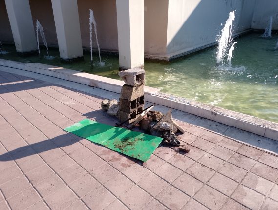 Νέοι βανδαλισμοί στην πλατεία Δημαρχείου Νεμέας