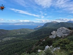 «Στήριξη» με δημιουργική ασάφεια και ένα ψήφισμα που χάθηκε στις σκοπιμότητες