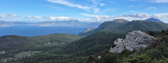 «Στήριξη» με δημιουργική ασάφεια και ένα ψήφισμα που χάθηκε στις σκοπιμότητες